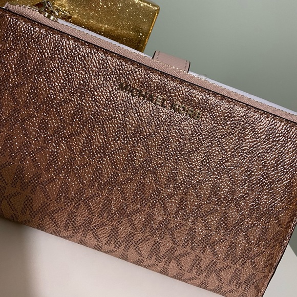 MICHAEL KORS Double Zip Wristlet - Picture 2 of 8